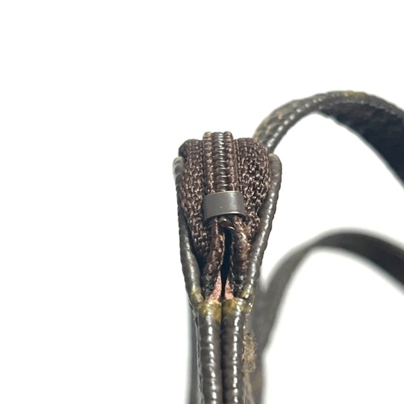 Louis Vuitton Monogram Pochette Secret 1988 | Vintage Mini Crossbody Bag - Picture 9 of 16